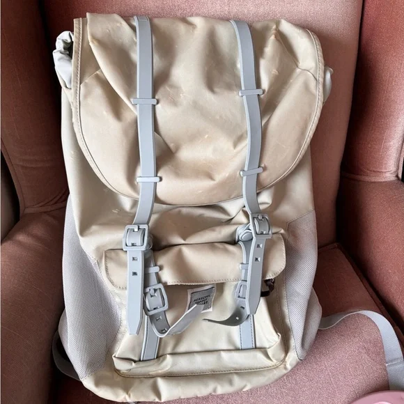 Little America Backpack - Picture 4 of 12